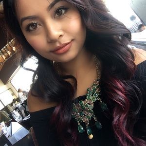 Beautiful green necklace w/ matching earrings set